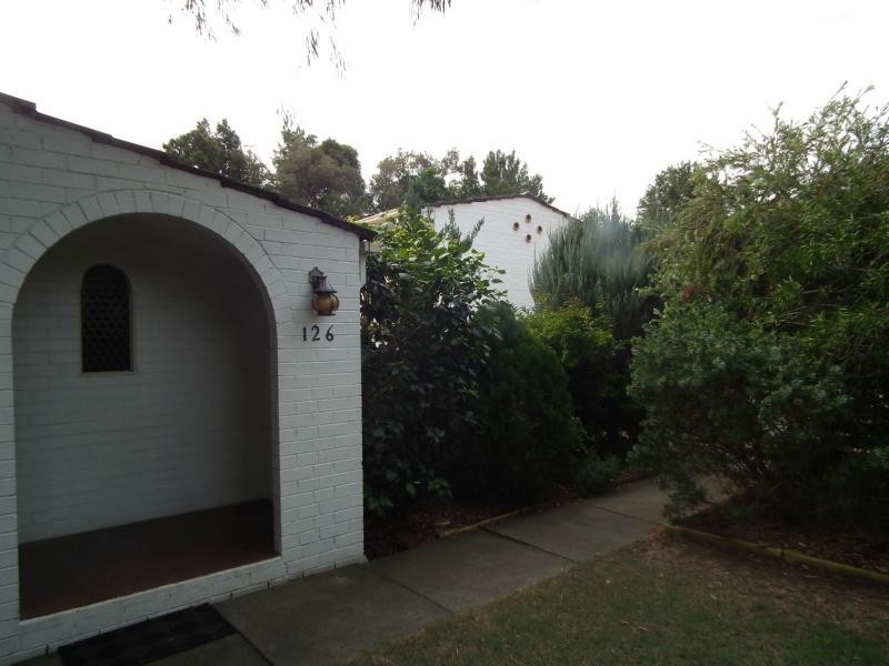 126 Lesmurdie Road, Lesmurdie WA 6076