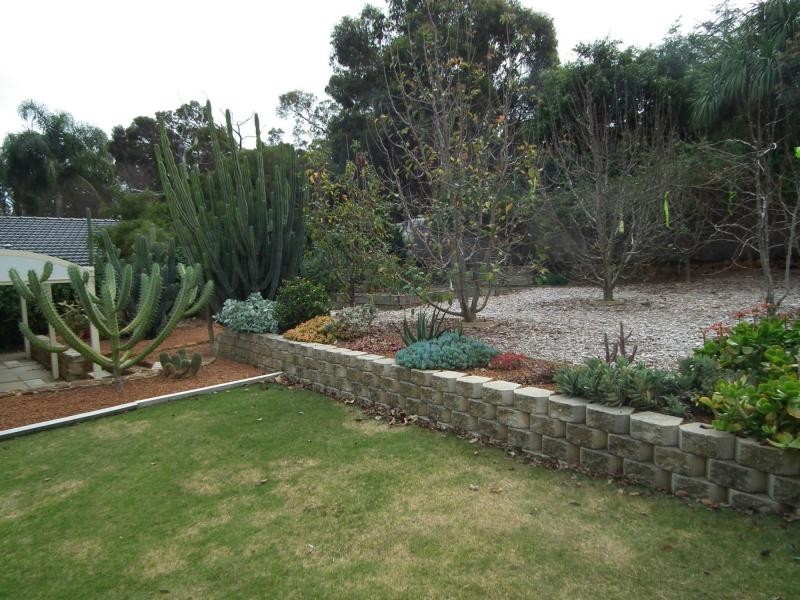 126 Lesmurdie Road, Lesmurdie WA 6076