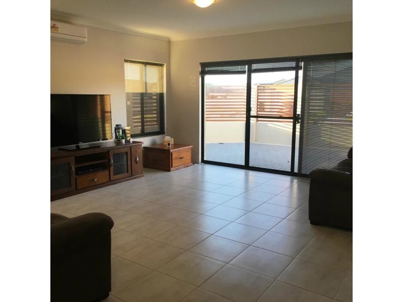 1/68 West Churchill Avenue, Munster WA 6166