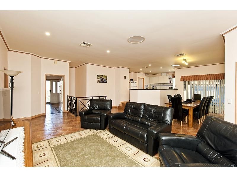 7 Roelands Place, Dianella WA 6059