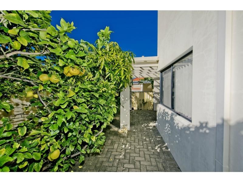 2/32 Raymond Street, Yokine WA 6060