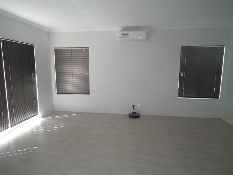 68d West Churchill Avenue, Munster WA 6166