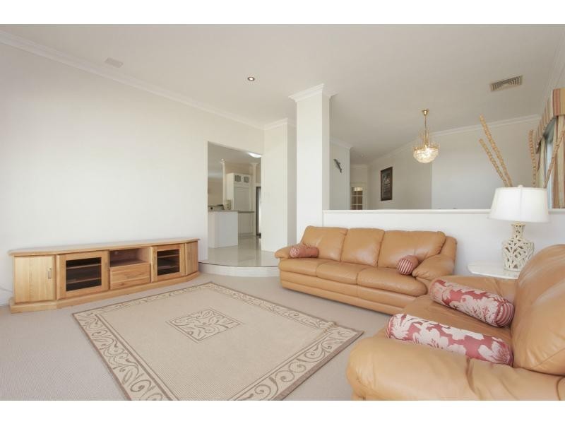 7 Houghton Close, South Guildford WA 6055