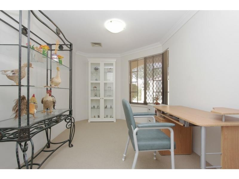 7 Houghton Close, South Guildford WA 6055