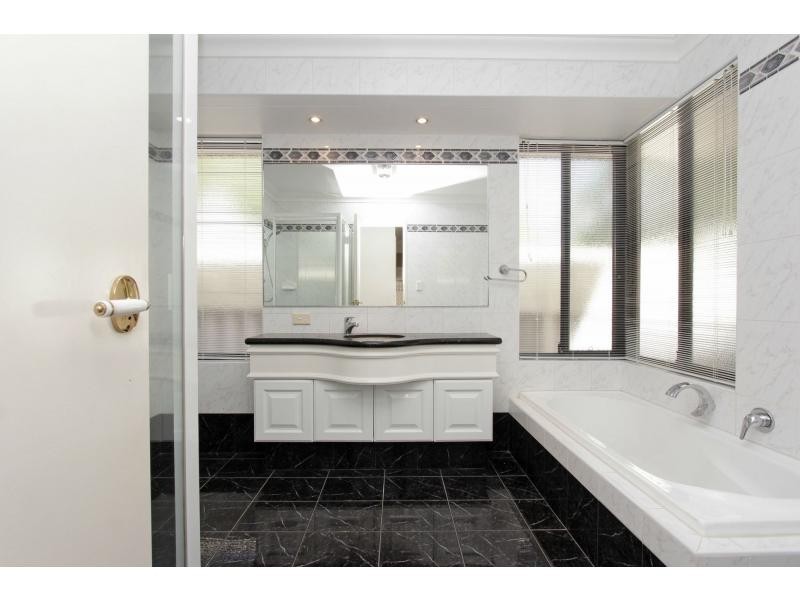 7 Houghton Close, South Guildford WA 6055