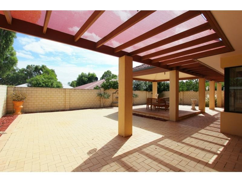 7 Houghton Close, South Guildford WA 6055