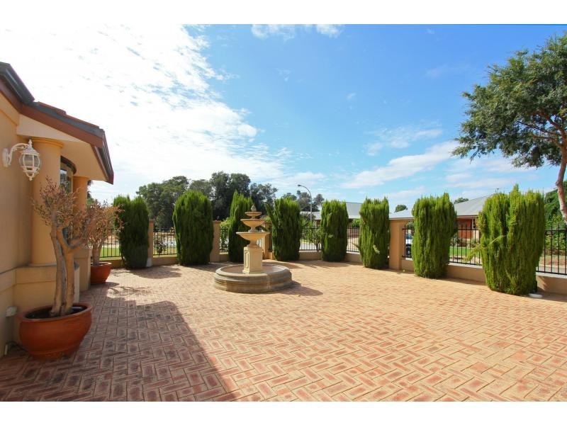 7 Houghton Close, South Guildford WA 6055