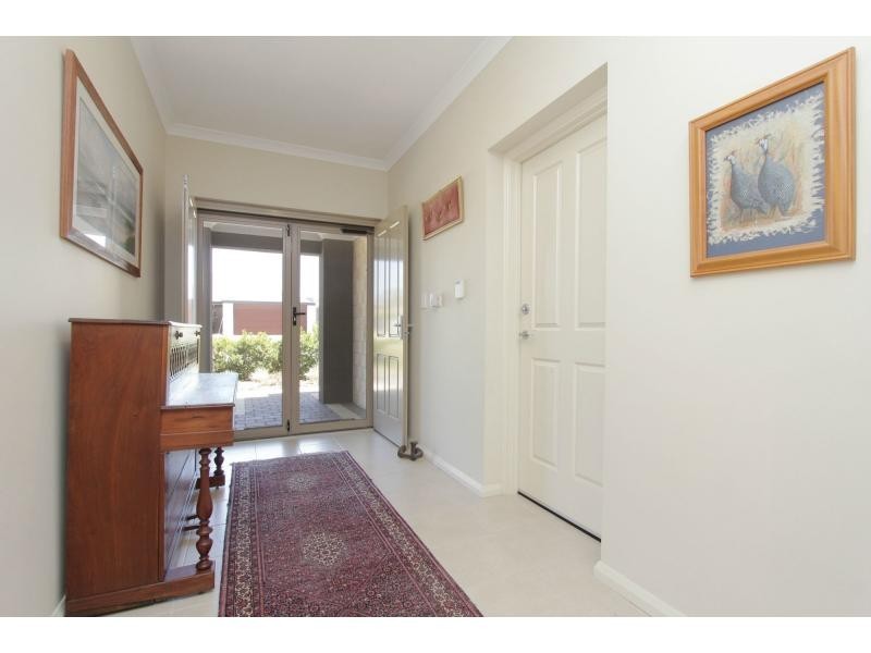 33 Cinnabar Bend, Aveley WA 6069