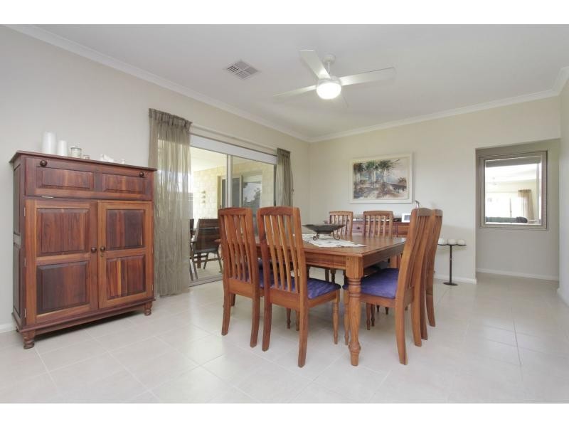 33 Cinnabar Bend, Aveley WA 6069