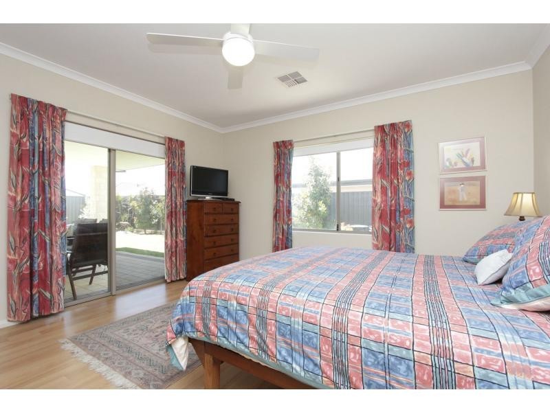 33 Cinnabar Bend, Aveley WA 6069