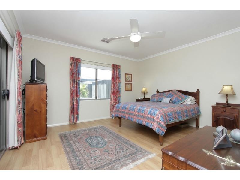 33 Cinnabar Bend, Aveley WA 6069