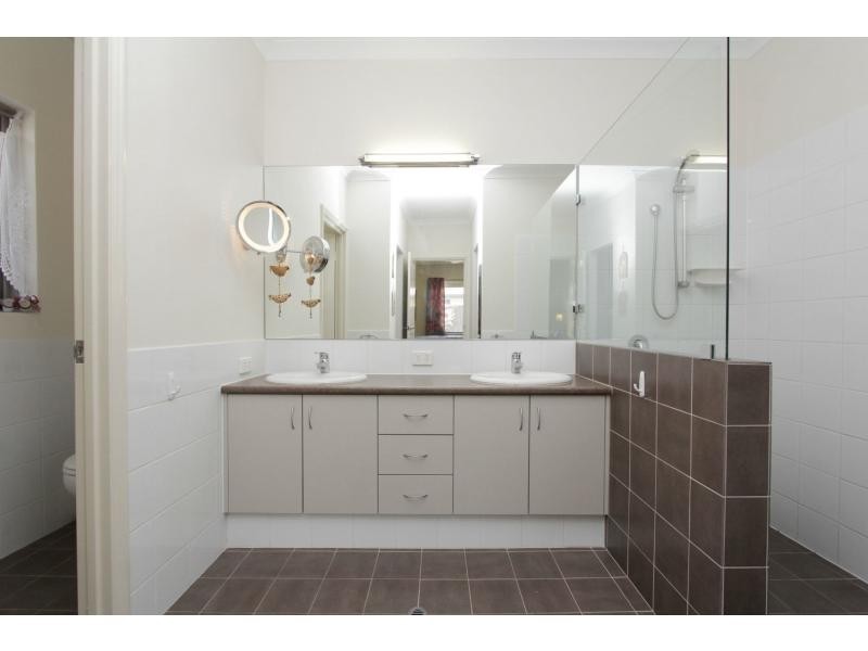 33 Cinnabar Bend, Aveley WA 6069