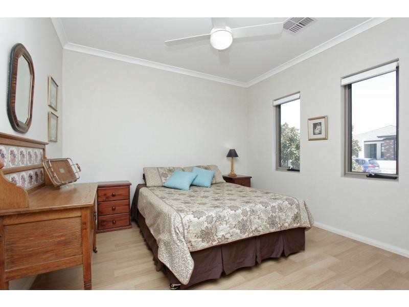 33 Cinnabar Bend, Aveley WA 6069