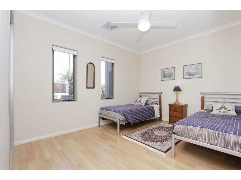 33 Cinnabar Bend, Aveley WA 6069