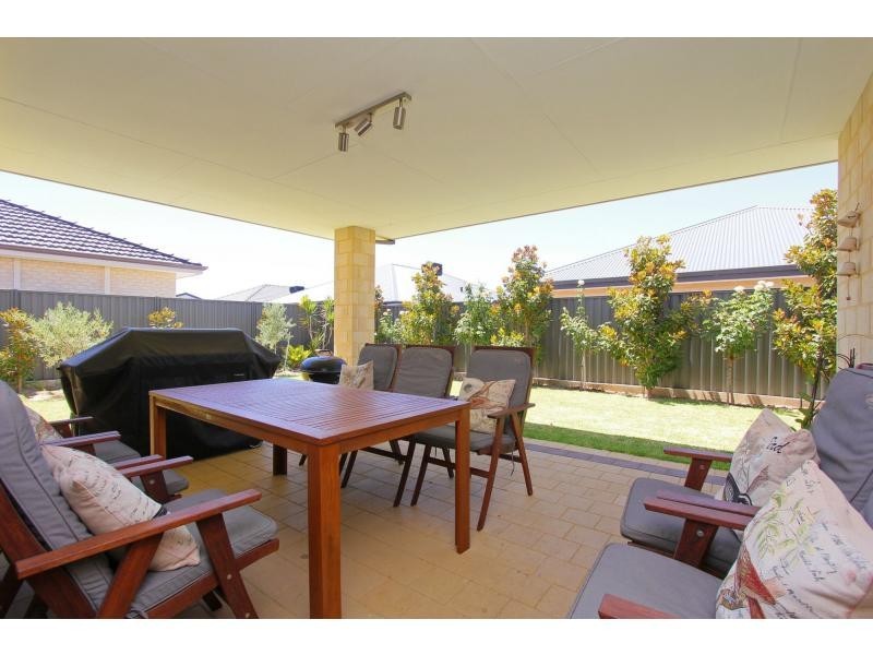 33 Cinnabar Bend, Aveley WA 6069