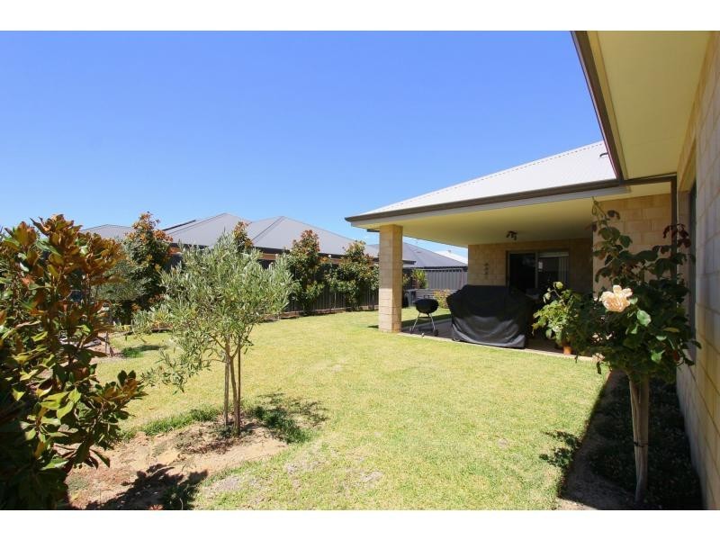 33 Cinnabar Bend, Aveley WA 6069