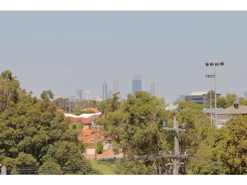 13b Muir Street, Innaloo WA 6018