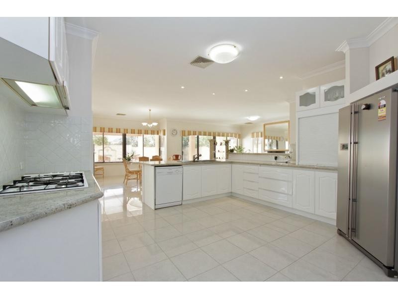 7 Houghton Close, South Guildford WA 6055