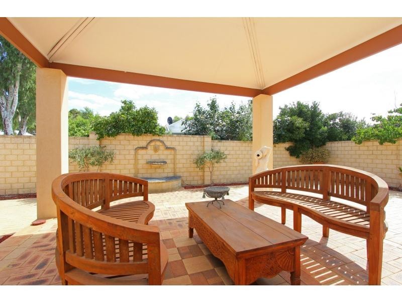 7 Houghton Close, South Guildford WA 6055