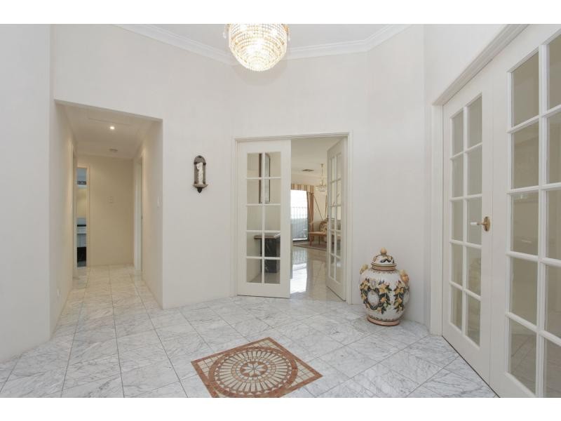 7 Houghton Close, South Guildford WA 6055