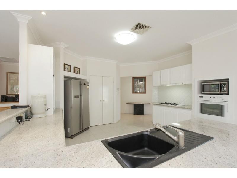 7 Houghton Close, South Guildford WA 6055