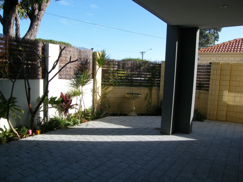 4/2 Vermont Street, Nollamara WA 6061