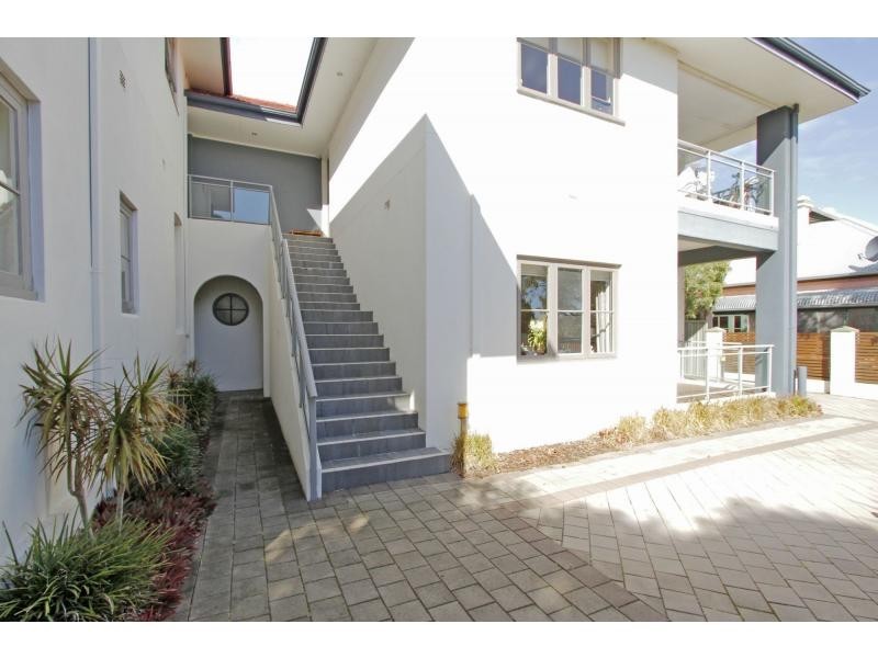 2/10 Smith Street, Perth WA 6000
