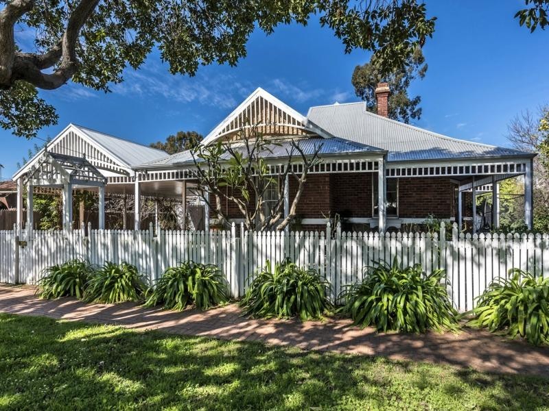 19 Swan Street East, Guildford WA 6055