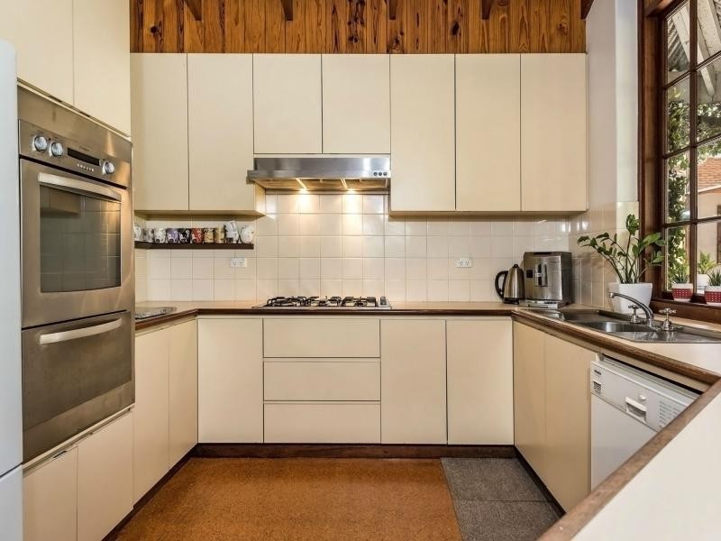 19 Swan Street East, Guildford WA 6055