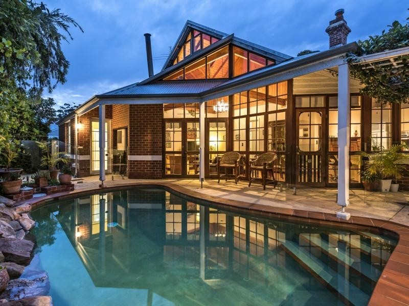 19 Swan Street East, Guildford WA 6055