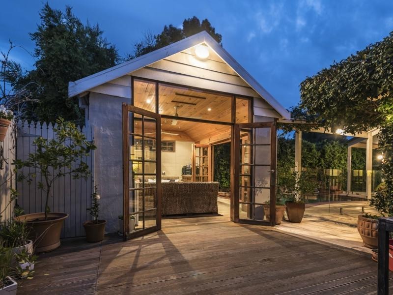 19 Swan Street East, Guildford WA 6055