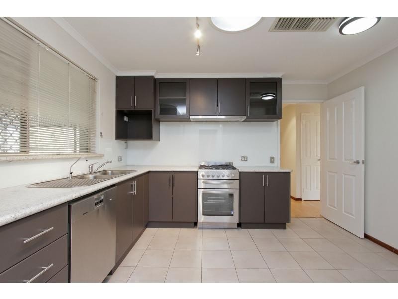 28 Ellesmere Road, Swan View WA 6056