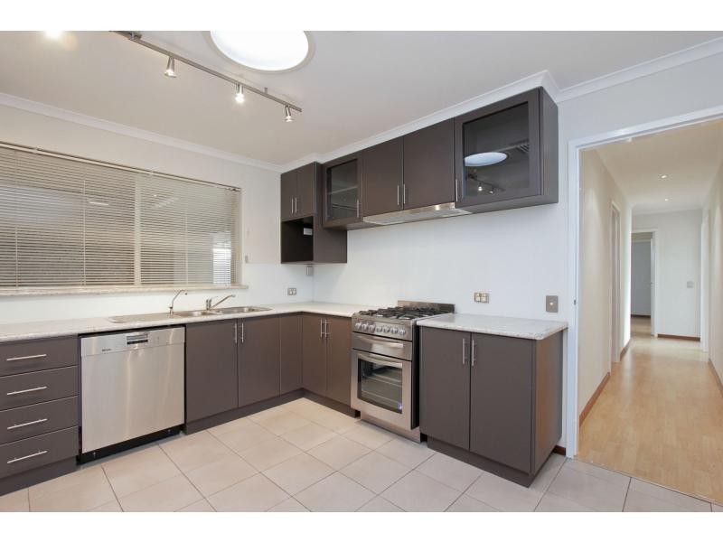 28 Ellesmere Road, Swan View WA 6056