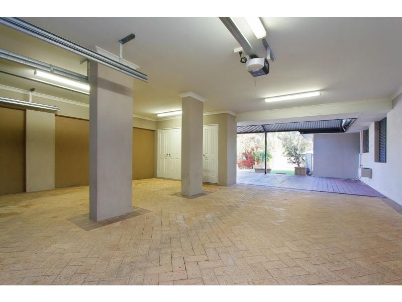 28 Ellesmere Road, Swan View WA 6056