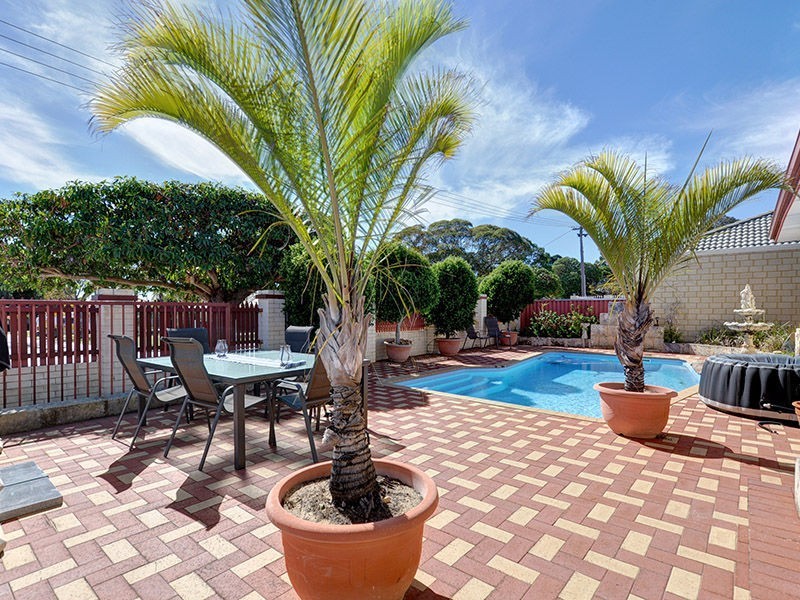 32 Eastdene Circle, Nollamara WA 6061