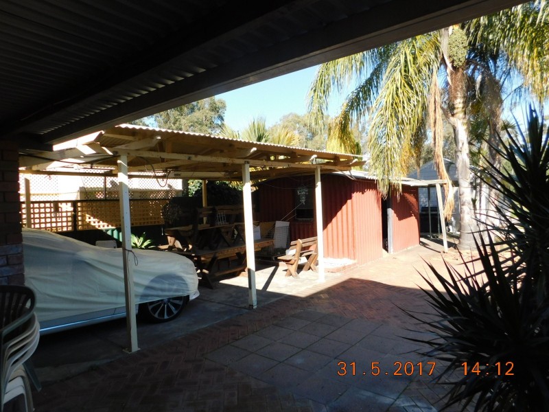 21 West Pde, Hazelmere WA 6055