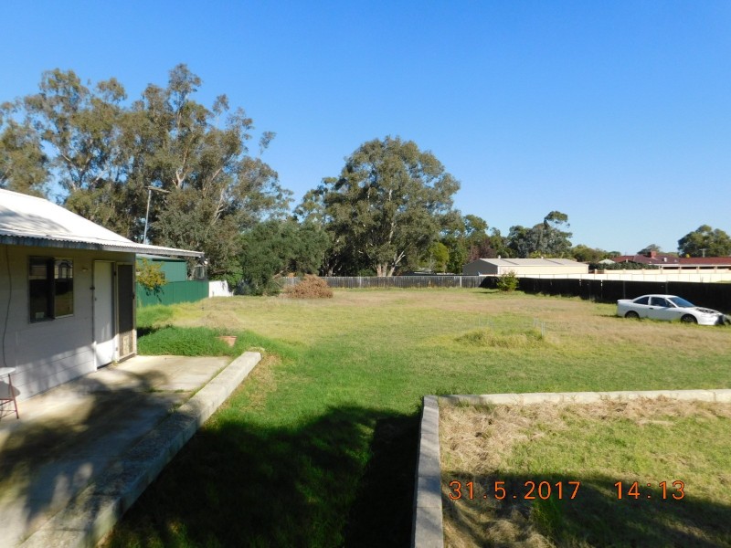 21 West Pde, Hazelmere WA 6055