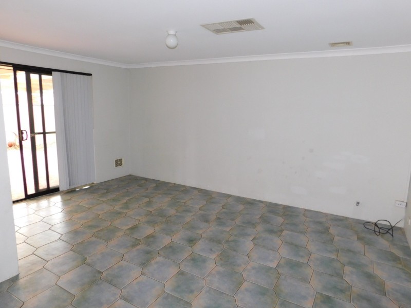 11 Nooyan Cl, South Guildford WA 6055