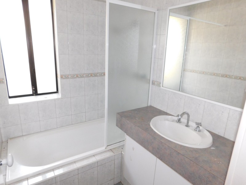 11 Nooyan Cl, South Guildford WA 6055