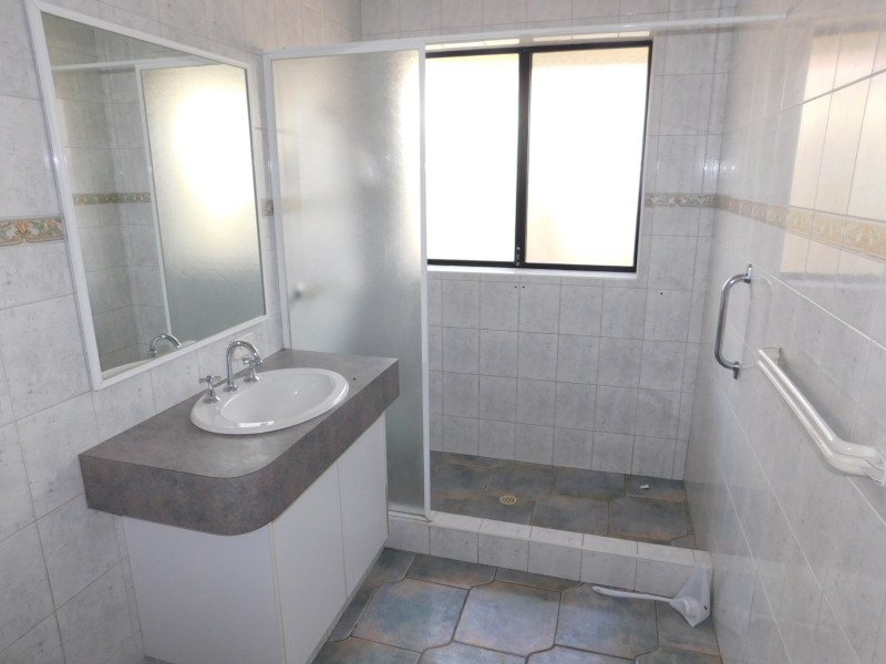 11 Nooyan Cl, South Guildford WA 6055