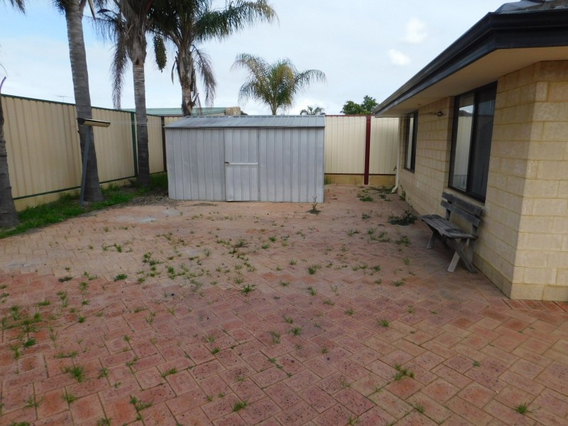 11 Nooyan Cl, South Guildford WA 6055