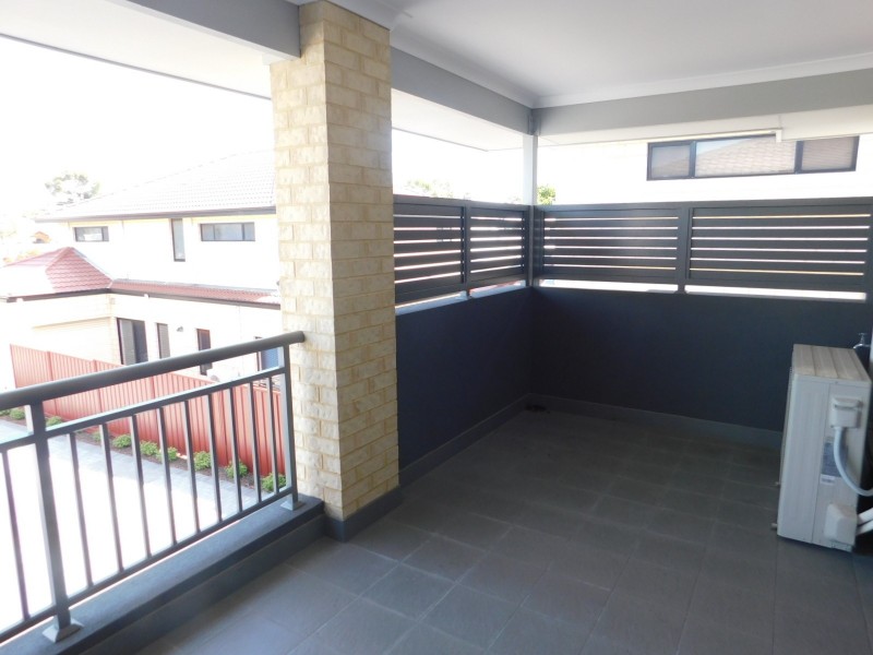 4/107 Odin Rd, Innaloo WA 6018