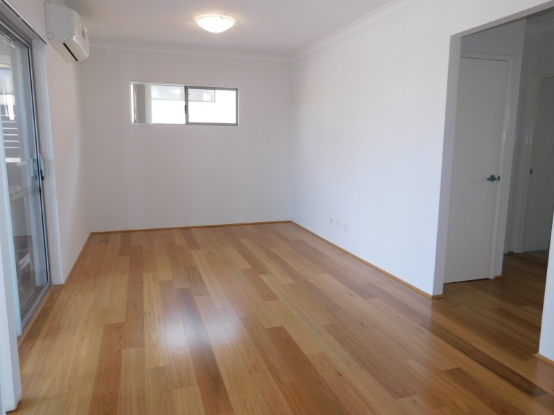 4/107 Odin Rd, Innaloo WA 6018