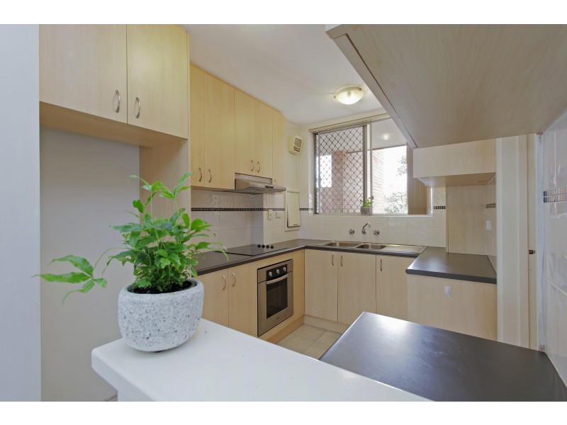 6/71 Golf View St, Yokine WA 6060