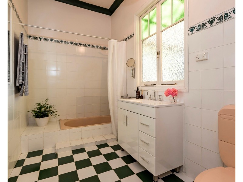 10 Cyril St, Bassendean WA 6054