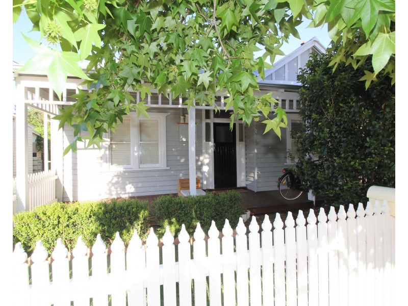 21 Station St, Guildford WA 6055