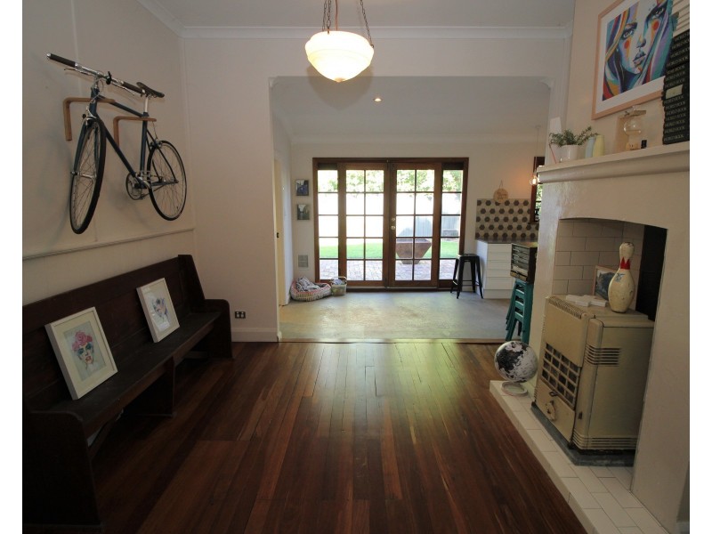 21 Station St, Guildford WA 6055