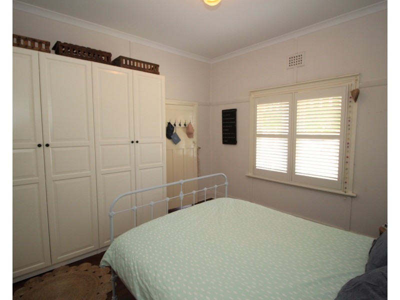 21 Station St, Guildford WA 6055