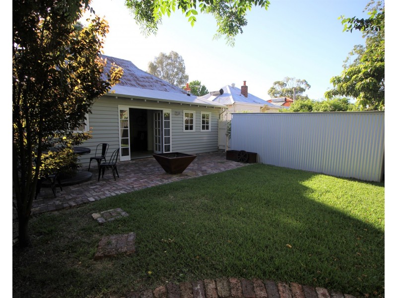 21 Station St, Guildford WA 6055