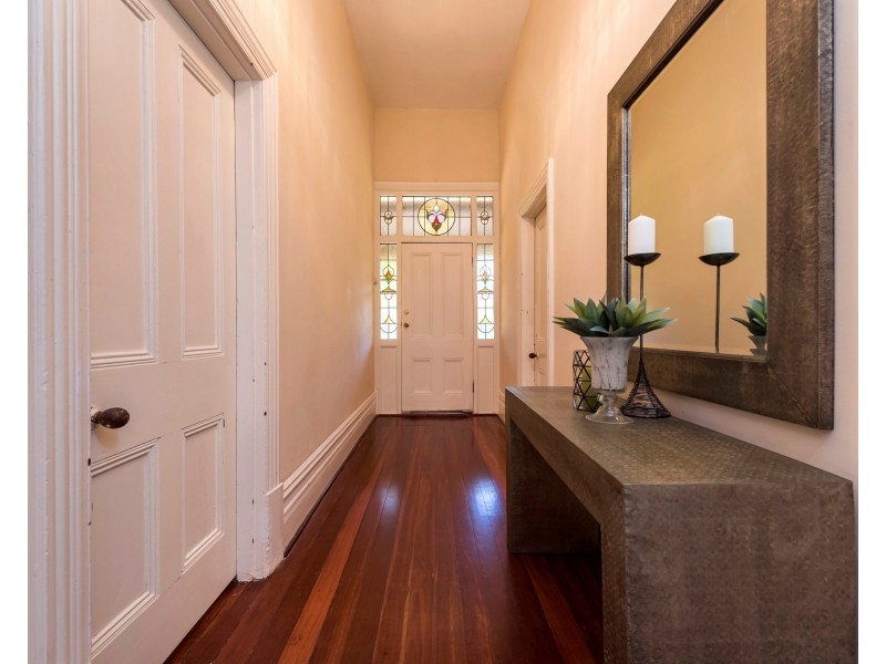 138 Queens Rd, South Guildford WA 6055